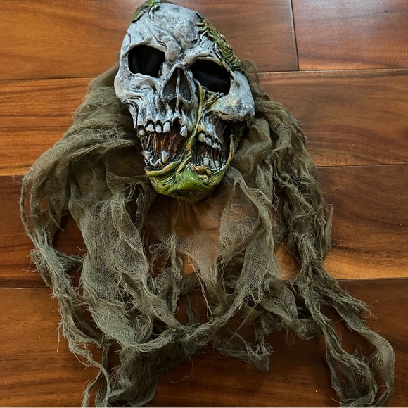 Kid’s Halloween Mask - Picture 1 of 2